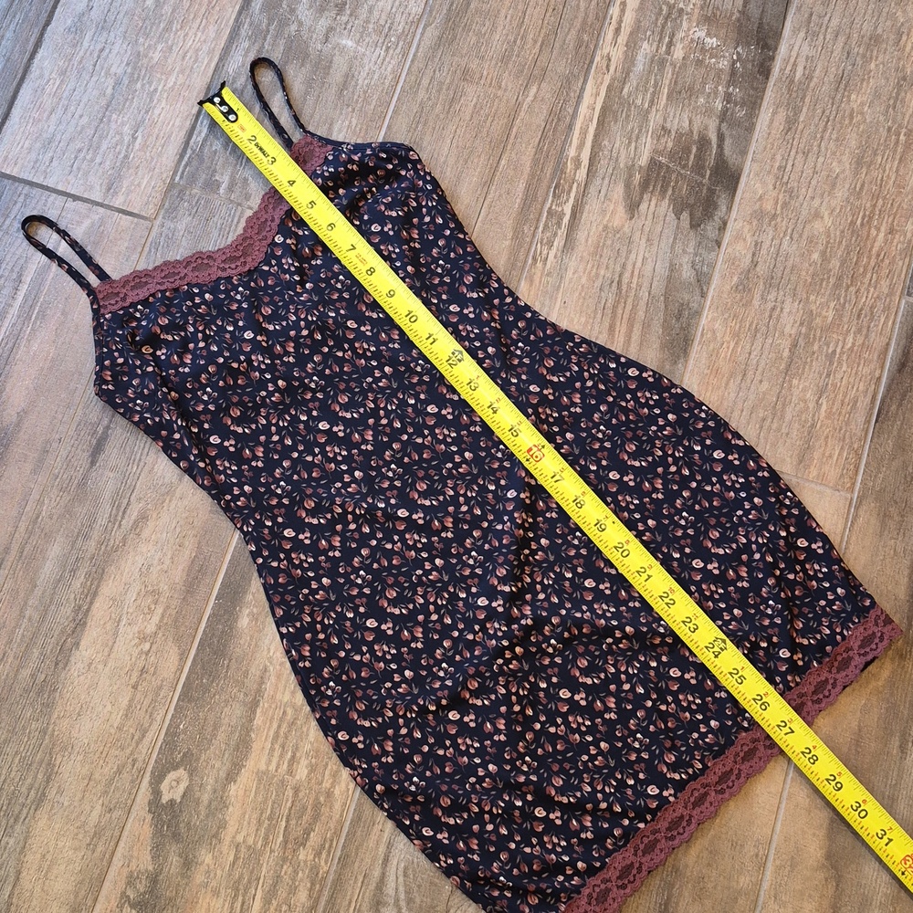 Windsor Charming Chic Ditsy Floral Lace Trim Lined Mini Dress, XXS - Picture 6 of 14